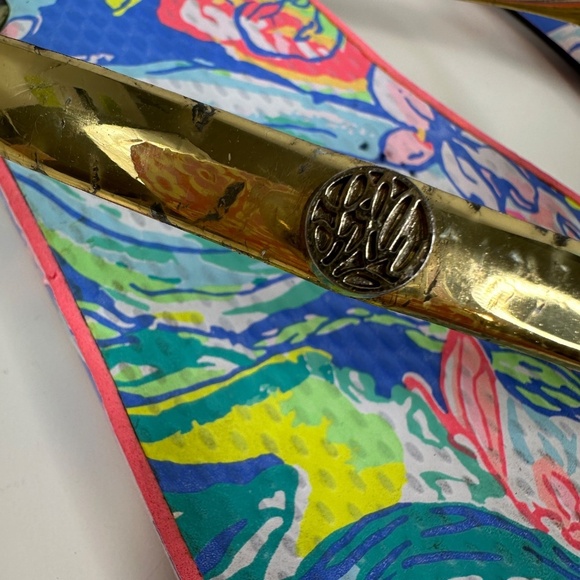 Lilly Pulitzer Flip Flops Women 9/10 Gold Straps w/Pink & Blue - Picture 4 of 14